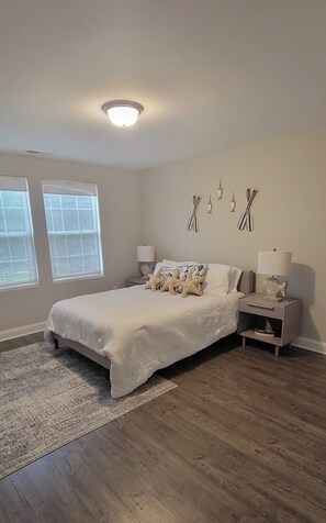4 bedrooms, iron/ironing board, WiFi, bed sheets