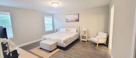 4 habitaciones, tabla de planchar con plancha, wifi y ropa de cama