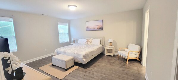 4 bedrooms, iron/ironing board, WiFi, bed sheets