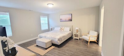 Beautiful beach themed 4-bdrm home in Sunset Beach. Newly added private fencing!