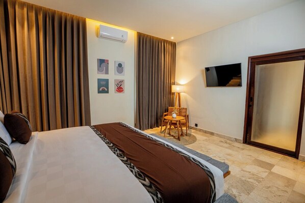 Deluxe Double or Twin Room | Laptop workspace, free WiFi