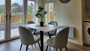 Dining - Chic 1 bed in Dublin's Vibrant Ranelagh (Dublin 6)