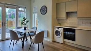 ميكروويف، فرن، موقد طهي مسطح، غسالة أطباق