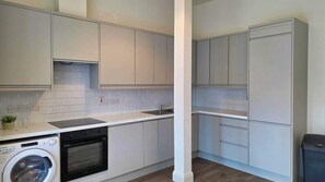 Mikrowelle, Ofen, Herdplatte, Geschirrspüler