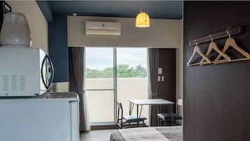 1 bedroom, desk, free WiFi, bed sheets