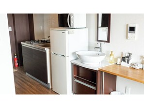 Fridge, microwave, stovetop