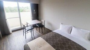 1 slaapkamer, een bureau, gratis wifi, beddengoed