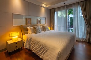 2 Bedroom Poolside King Villa | Truy cập Internet không dây miễn phí, bộ trải giường