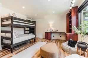 6 chambres, fer et planche à repasser, Wi-Fi, draps fournis