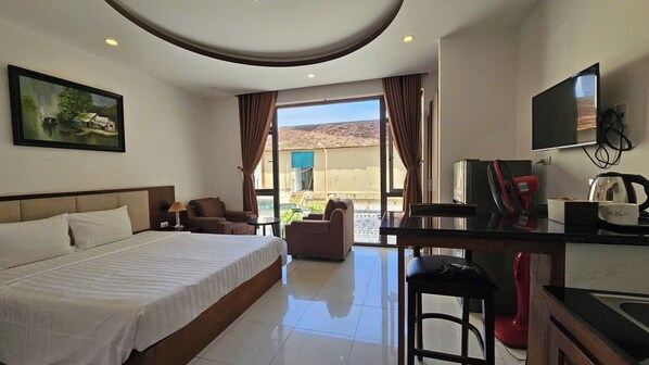 Basic Triple Room | Soundproofing, free WiFi