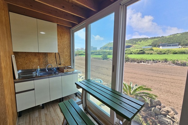 17 ping Sea View Detached House | Private kitchen | Fridge, microwave, cookware/dishes/utensils