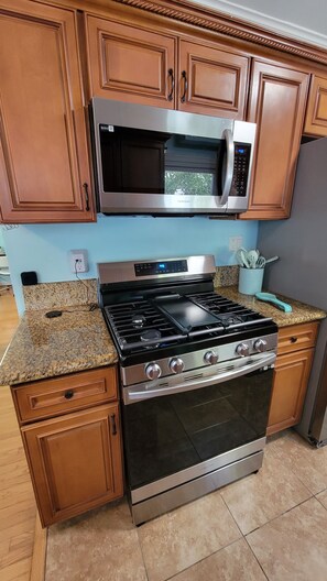 電子レンジ、オーブン、コンロ、食器洗い機