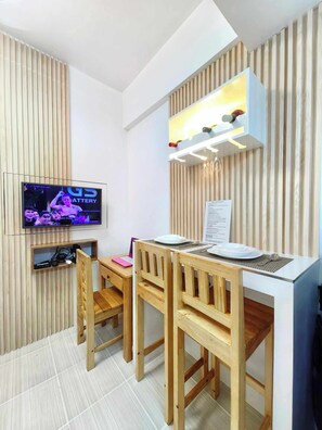 Dining - COZY MINIMALIST HOME NEAR NAIA TERMINALS PARANAQUE (Parañaque)