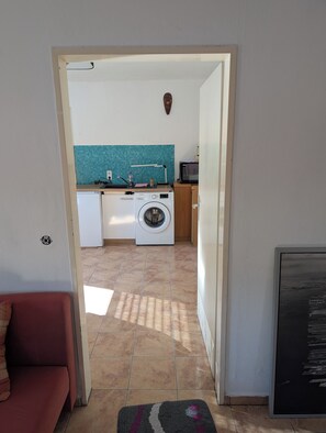 Huone, 1 makuuhuone, tupakointi sallittu, terassi | Pesulapalvelu