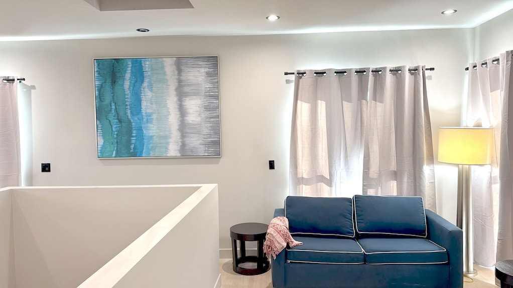 Charming 4-bedroom Art Deco Townhome - Los Angeles, CA