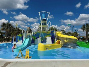 A heated pool - Superb family escape with theater and game room (Davenport)