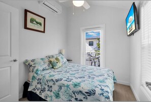2 bedrooms, iron/ironing board, WiFi, bed sheets - Charming 2-bedroom house in Marathon with pool (Marathon)