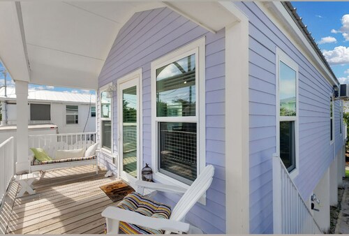 Charming 2-bedroom house in Marathon with pool