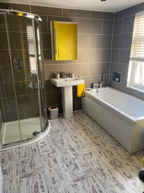 Bathroom - 3-Bed Duplex Apt | Central Llandudno | Sleeps 6 (Llandudno)
