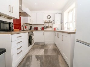 Private kitchen - Combine Apartments - Whole House  - sleeps 10 guests  in 5 bedrooms (LLANDUDNO)