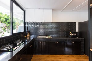 Microondas, placa de cocina