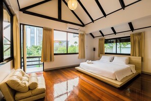 5 bedrooms, iron/ironing board, WiFi, bed sheets