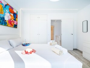 2 bedrooms, iron/ironing board, internet, bed sheets