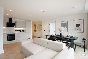 Unclassified image, 5 of 38, button