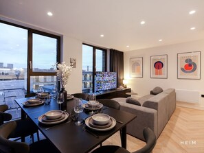 Unclassified image, 2 of 31, button