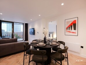 Unclassified image, 5 of 39, button