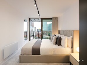 Unclassified image, 3 of 39, button