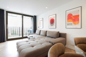 Unclassified image, 4 of 46, button