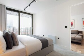 Unclassified image, 5 of 46, button