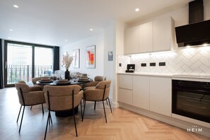 Fridge, microwave, oven, stovetop - Urbano | The Heim (Greater Manchester)