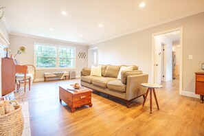 Smart TV, fireplace, table tennis