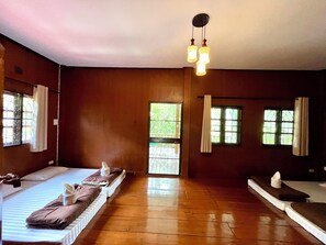 1 室のベッドルーム、デスク、アイロン / アイロン台、WiFi (無料)