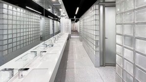 تجهيزات دش، مجففات شعر، مناشف، شامبو