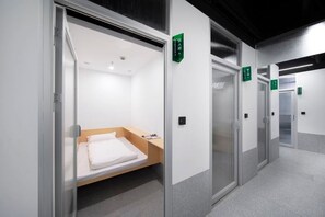 Basic Single Room - WeFlow Youth Hostel - Shanghai People's Square Jing'an Joy City (Shanghai)
