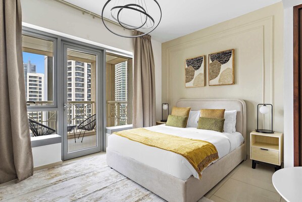 Desk, iron/ironing board, WiFi, bed sheets