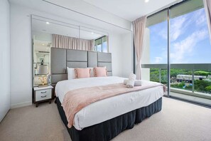 2 bedrooms, desk, iron/ironing board, WiFi