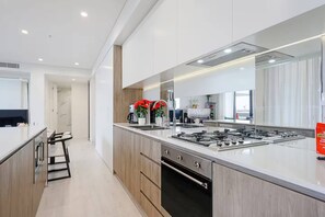 Fridge, microwave, oven, stovetop