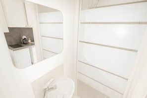 Shower, hair dryer, towels, shampoo