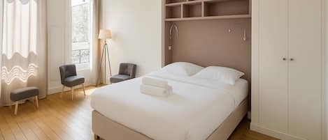 1 makuuhuone, silitysrauta/-lauta, vuodevaatteet