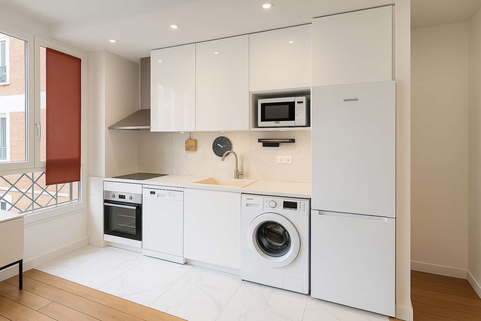 Jääkaappi, mikroaaltouuni, uuni, liesi