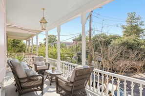 Unclassified image, 3 of 35, button