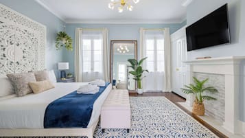 4 bedrooms, desk, iron/ironing board, travel crib