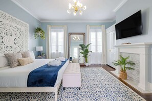 4 bedrooms, desk, iron/ironing board, travel crib