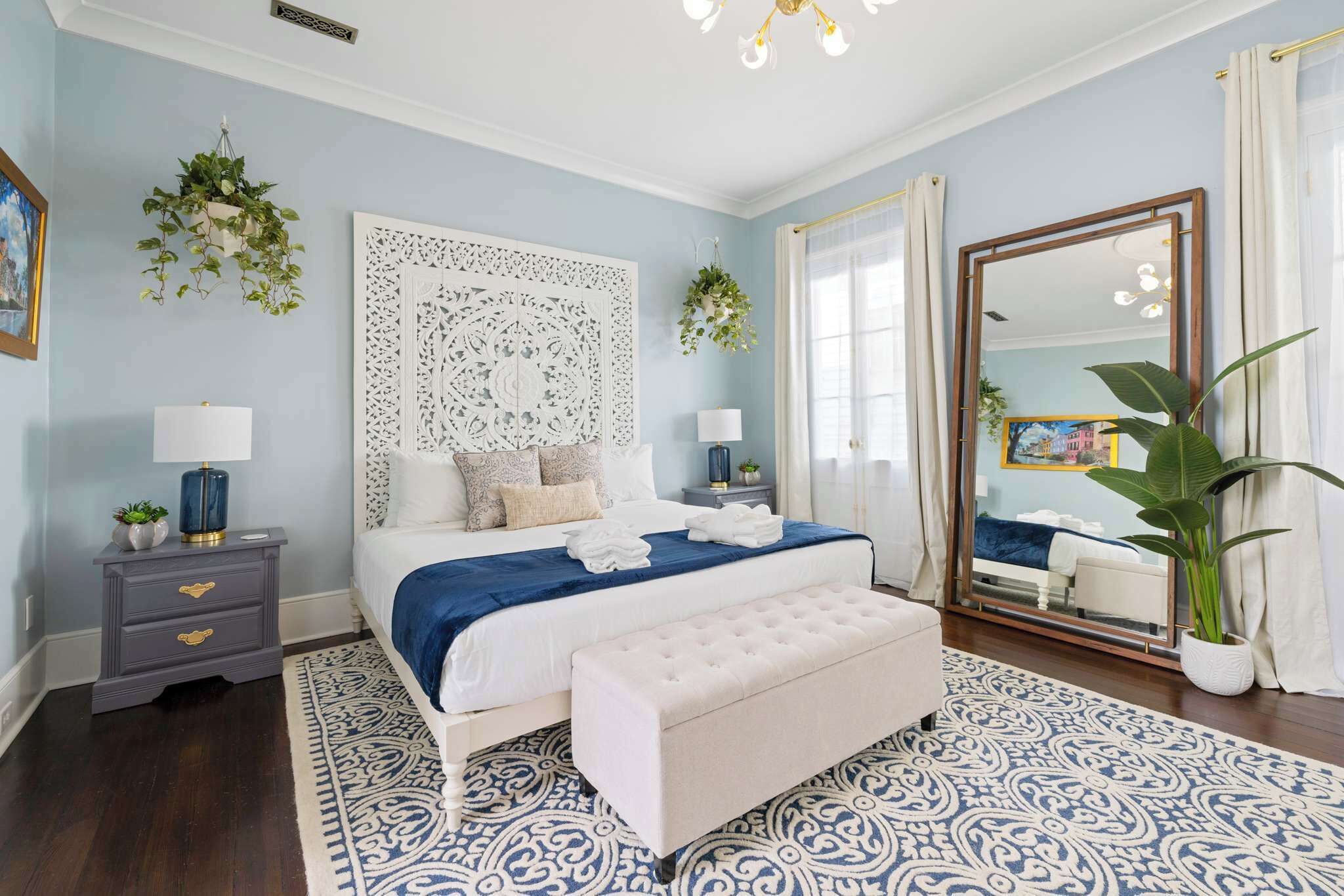 4 bedrooms, desk, iron/ironing board, travel crib