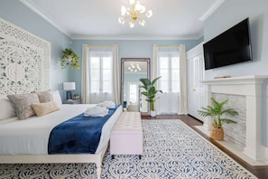 8 bedrooms, desk, iron/ironing board, travel crib