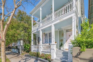 Unclassified image, 4 of 60, button